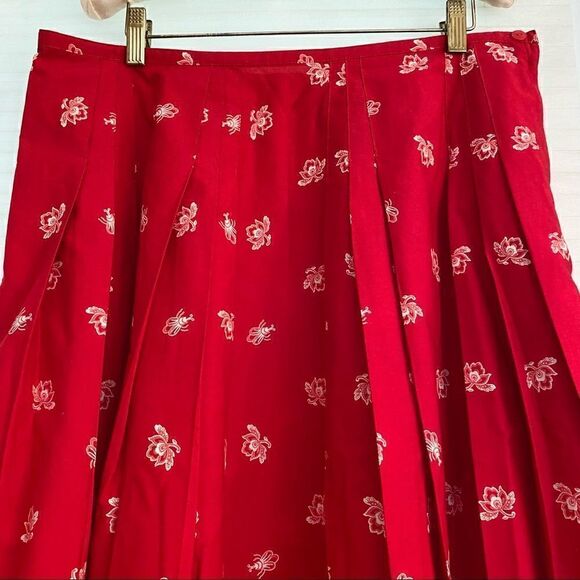 Liz Claiborne Pleated Full Skirt in a Red + White Cotton Handkerchief Pattern 12 - Picture 2 of 5